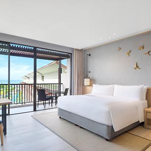 Large King Room Pool View